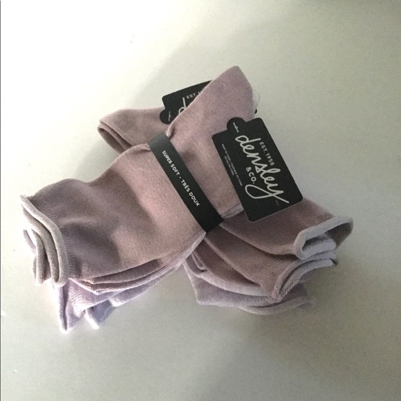 densley & co. Accessories - Sold! Adorable Easy-On Women’s Socks, 1 pack